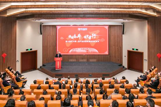 圖片包含 室內, 桌子, 玩具, 建筑
描述已自動生成